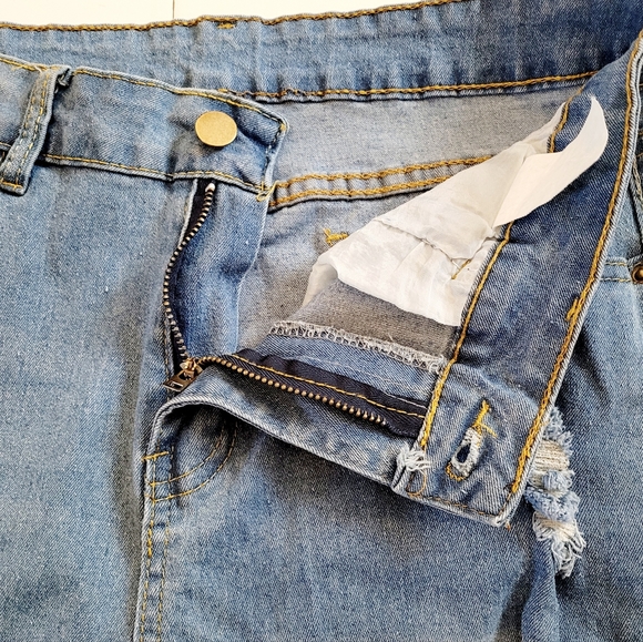 NWOT distressed Jeans - Picture 5 of 10